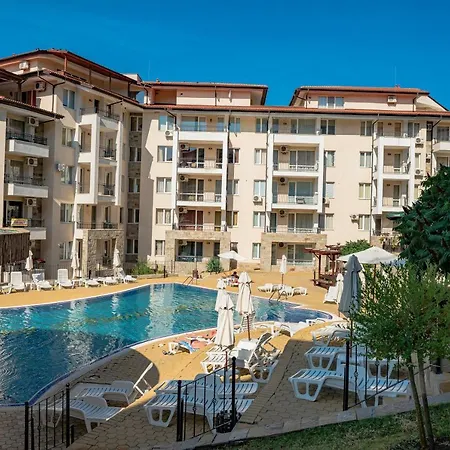 Апартхотел Sunny Hills - Menada