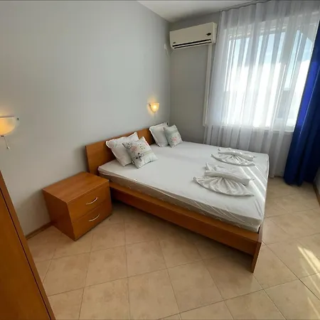 Апартхотел Sunny Hills - Menada 3*