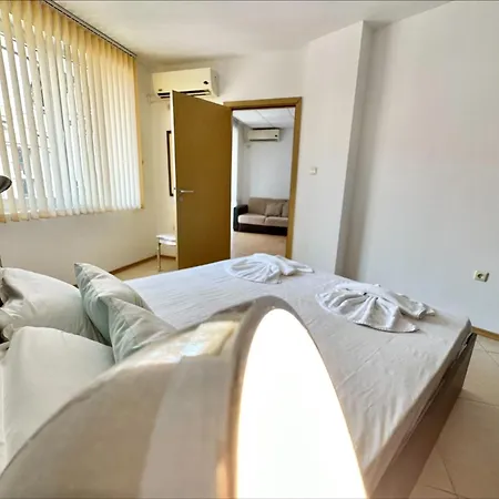 Hotel apartamentowy Sunny Hills - Menada 3*