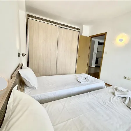 Sunny Hills - Menada